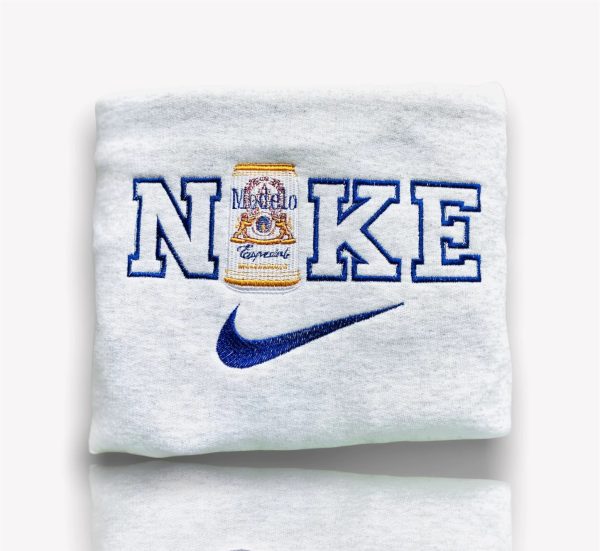 Modelo Nike Embroidered Sweatshirt